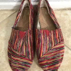 Multicolored Fleece-lined Tom’s size 8.5